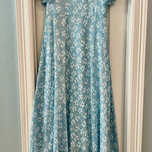 Short sleeve Blue Floral Maxi Dress PTP 17 Empire waist style. Very roomy